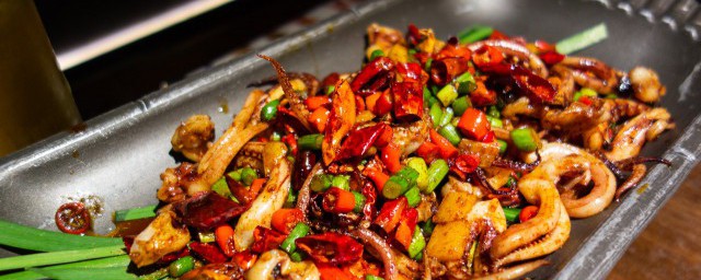 爆炒鱿鱼的制作方法 爆炒鱿鱼的烹饪方法