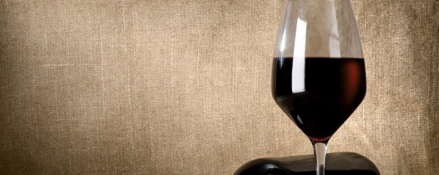 一般喝葡萄酒前摇晃酒杯是为了 一般喝葡萄酒前摇晃酒杯的原因