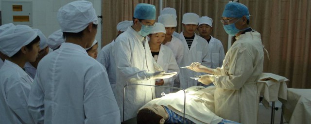 口腔医学与临床医学哪个更好 口腔医学与临床医学如何选择