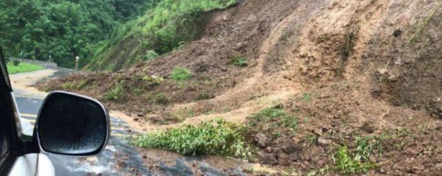 在山上遇到泥石流怎么准确逃跑 在山上遇到泥石流怎样逃跑