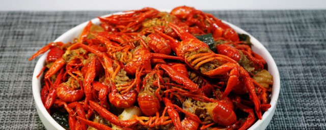 小龙虾头能吃吗怎么吃 小龙虾头能食用的吗