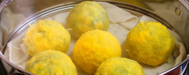 如何制作好吃的玉米面菜团子 玉米面菜团子做法