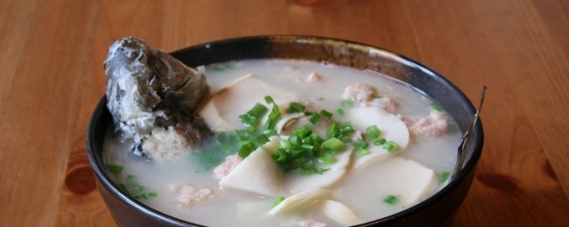 小鲫鱼汤的做法 小鲫鱼汤的做法介绍