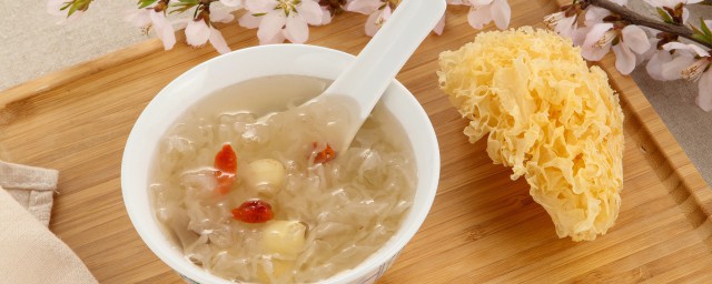 百合莲子银耳汤的做法 百合莲子银耳汤怎么煮