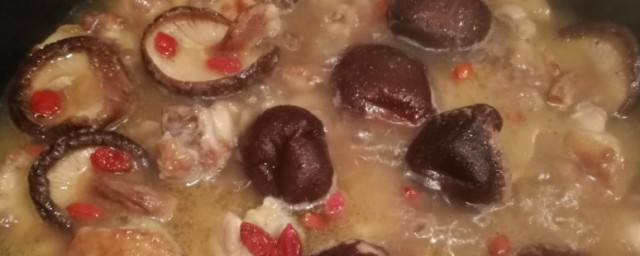 香菇炖鸡汤的做法大全家常 香菇炖鸡汤怎么做