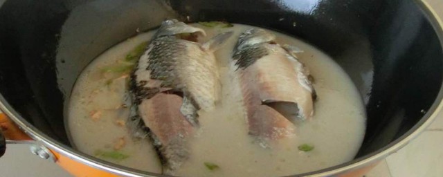 破壁机打鱼汤的做法 破壁机之红枣鲫鱼汤的次序