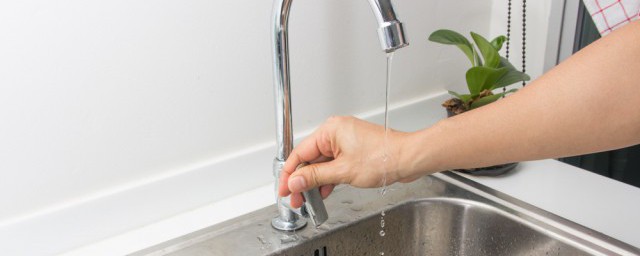 厨房下水道没堵但水总溢出 为什么厨房下水道水总溢出