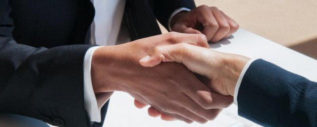 握手的礼仪谁先伸手 握手的礼仪哪个人先伸手