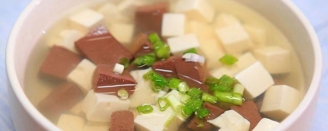 鸭血豆腐汤的做法 鸭血豆腐汤做法步骤