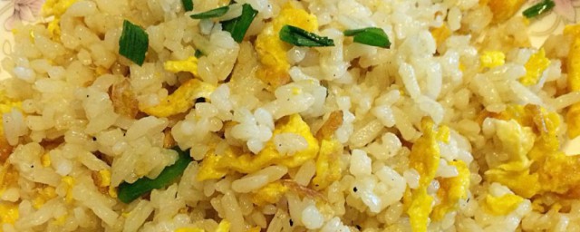 如何制作超美味方便面蛋炒饭 方便面蛋炒饭的做法