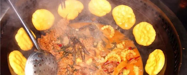 如何制作好吃的玉米饼地锅鸡 玉米饼地锅鸡的做法