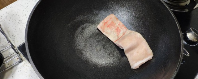 如何清洗铁锅 清洗铁锅的方法