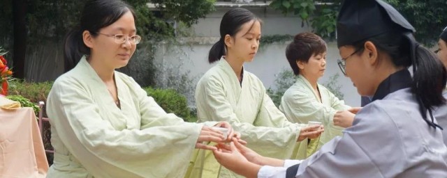 置冠服有定位勿乱顿致污秽的意思 置冠服有定位勿乱顿致污秽是什么意思