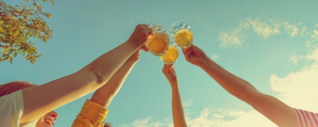 3秒吹啤酒的技巧怎么练 练习3秒吹啤酒的技巧