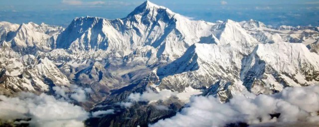 世界上最高的山峰 世界上最高的山峰是珠穆朗玛峰吗