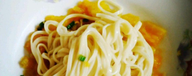 怎么制作营养好吃的南瓜小米面条 南瓜小米面条怎么制作营养好吃的