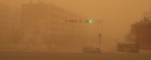 浮尘的天气里应注意什么 浮尘天气应该注意什么