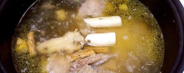 电饭煲煲鸡汤放多少水如何看 电饭煲煲鸡汤的要领