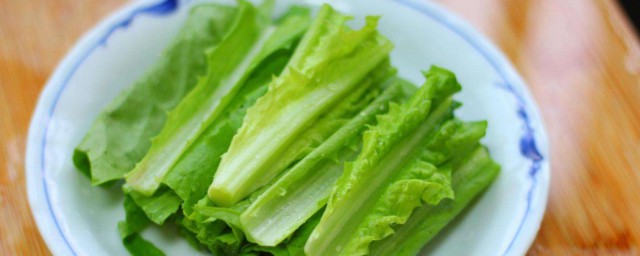 炒油麦菜用不用焯水 炒油麦菜焯水吗
