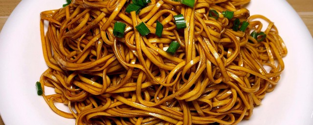 如何制作好吃的葱油拌面 怎么制作好吃的葱油拌面