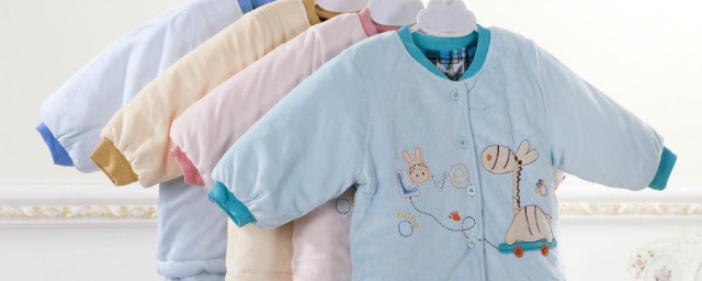 婴儿衣服上的屎洗掉有妙招 洗掉婴儿衣服上的屎洗有妙招