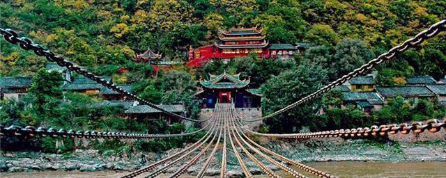 泸定桥是位于哪条河流上的一座桥 泸定桥是位于什么河流上