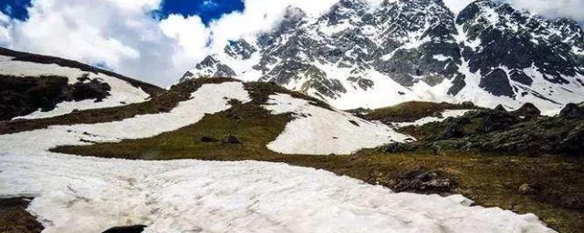 沟渠里的积雪化得快的一面是哪面 沟渠里的积雪化得快的原因