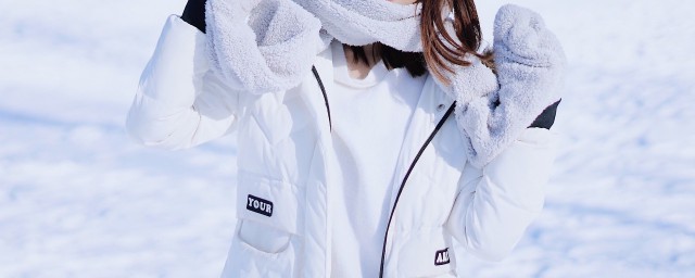 羽绒服在车上蹭上油了有什么办法可以洗干净 清洗羽绒服的方法