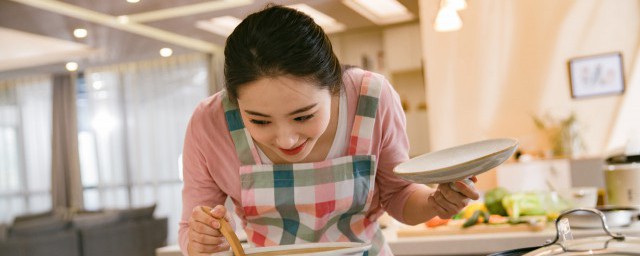 鲫鱼可以和什么一起煲汤 鲫鱼汤的烹饪办法