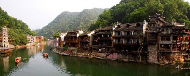 去凤凰旅游注意什么 去凤凰旅游什么季节合适