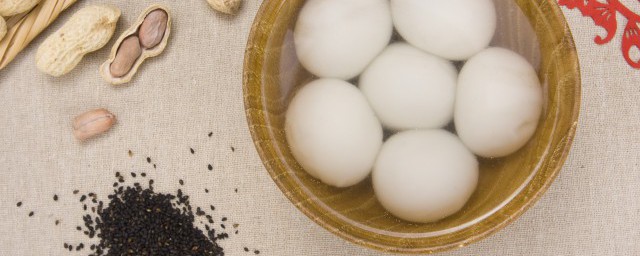 黑芝麻馅汤圆的做法 黑芝麻馅汤圆怎么做