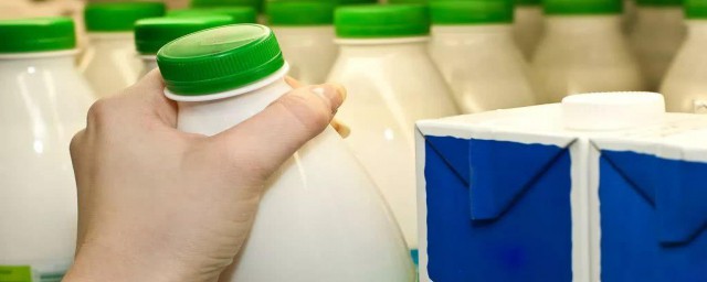 鲜牛奶放冰箱可以储存多久 鲜牛奶为何容易腐败