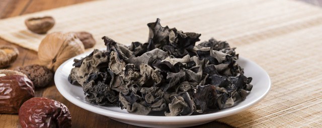 洋葱木耳怎么炒好吃 木耳炒洋葱的做法
