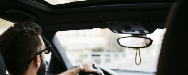 熄火后刹车灯一直亮着解决办法 关于熄火后刹车灯一直亮着解决办法