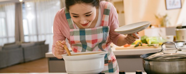 烤鸭架怎样熬汤 北京烤鸭鸭架的简单煮汤办法