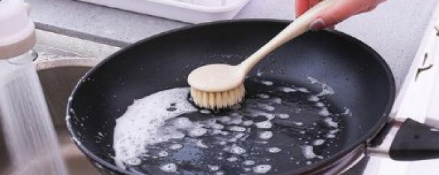 锅上的黑垢怎样去除 生活中有哪些东西能去污渍