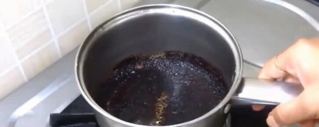 锅烧干了怎么清除黑色 锅烧干了清除黑色污迹的方法