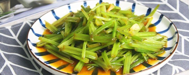 野芹菜怎样做好吃 制作清炒野芹菜的方式