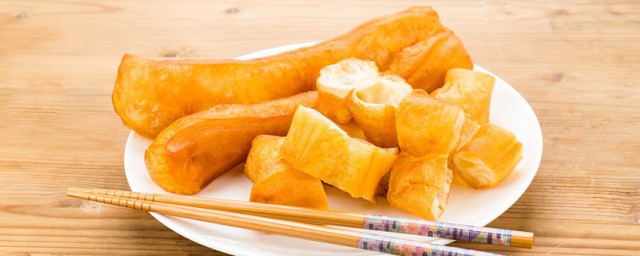 自己在家炸油条做法 家常版炸油条做法分享