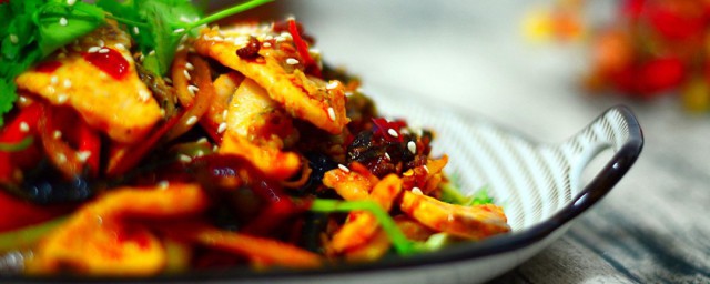 香菜炒脆鲩鱼的做法 香菜爆炒脆肉鲩如何做