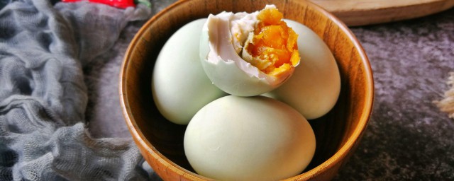黄泥咸鸭蛋的腌制方法 黄泥咸鸭蛋的腌制方法简单介绍