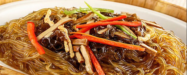 怎样炒粉条好吃又简单窍门 圆白菜炒粉条的烹饪技巧