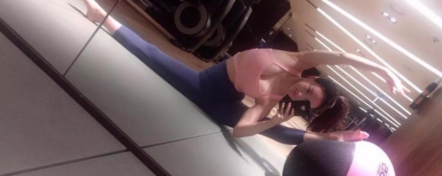 女孩练一字马最快方法 女孩怎么练一字马