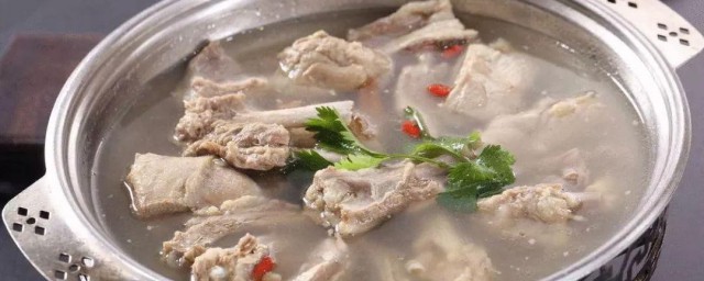 清汤羊肉的做法及配料 家常清汤羊肉的烹饪方法