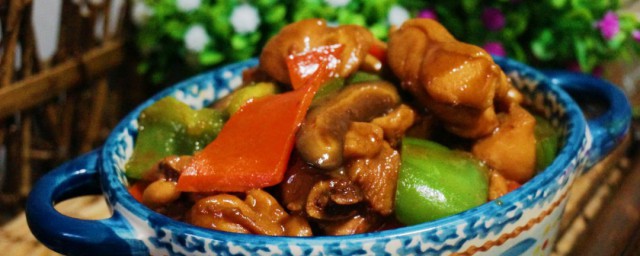 土豆黄焖鸡的制作方式 怎样做土豆黄焖鸡
