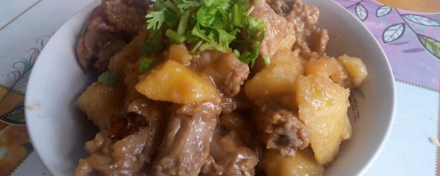鸡脖子炖土豆的做法 鸡脖子炖土豆如何做