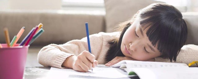 小孩注意力不集中好动 小孩注意力不集中怎么办