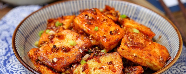 麻辣酱香煎豆腐的制作方法 麻辣酱香煎豆腐做法分享