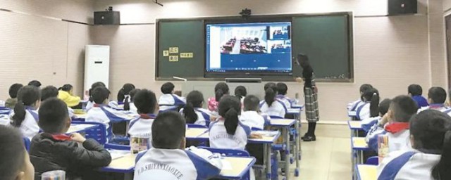 风光不与四时同全诗 晓出净慈寺送林子方的古诗简介