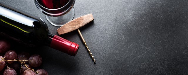 无工具开红酒的方法 无工具如何开红酒